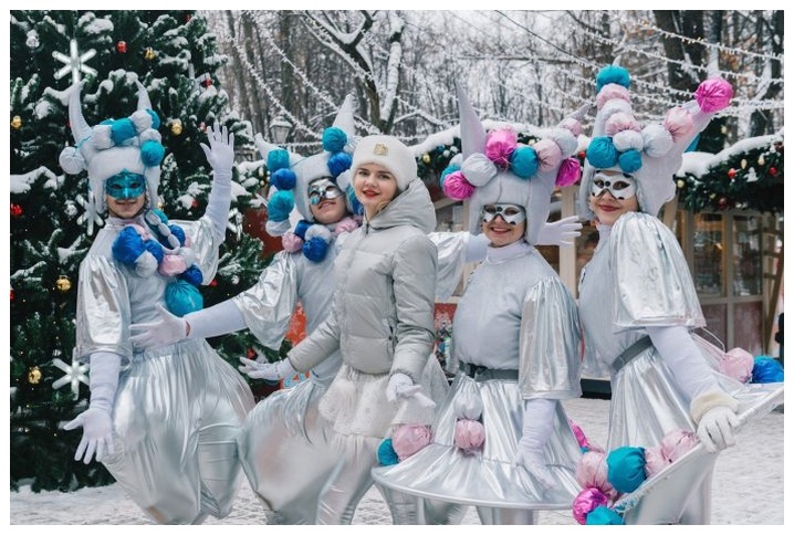 girls in new year costumes