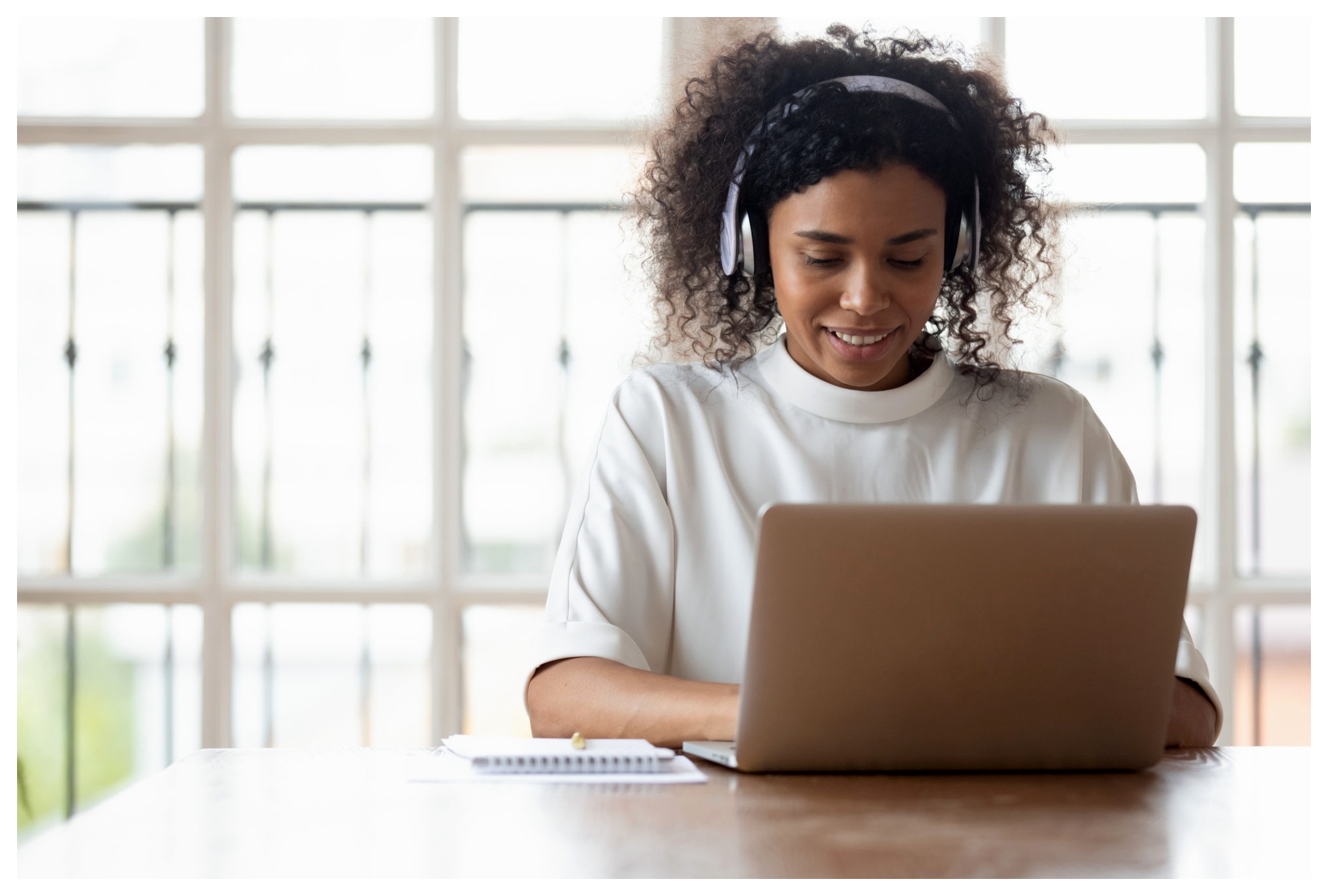 woman working on the laptop